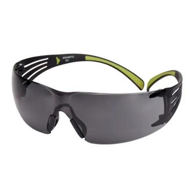 Imagen del producto GAFA 3M SF402AF SECUREFIT PC GRIS ARAE